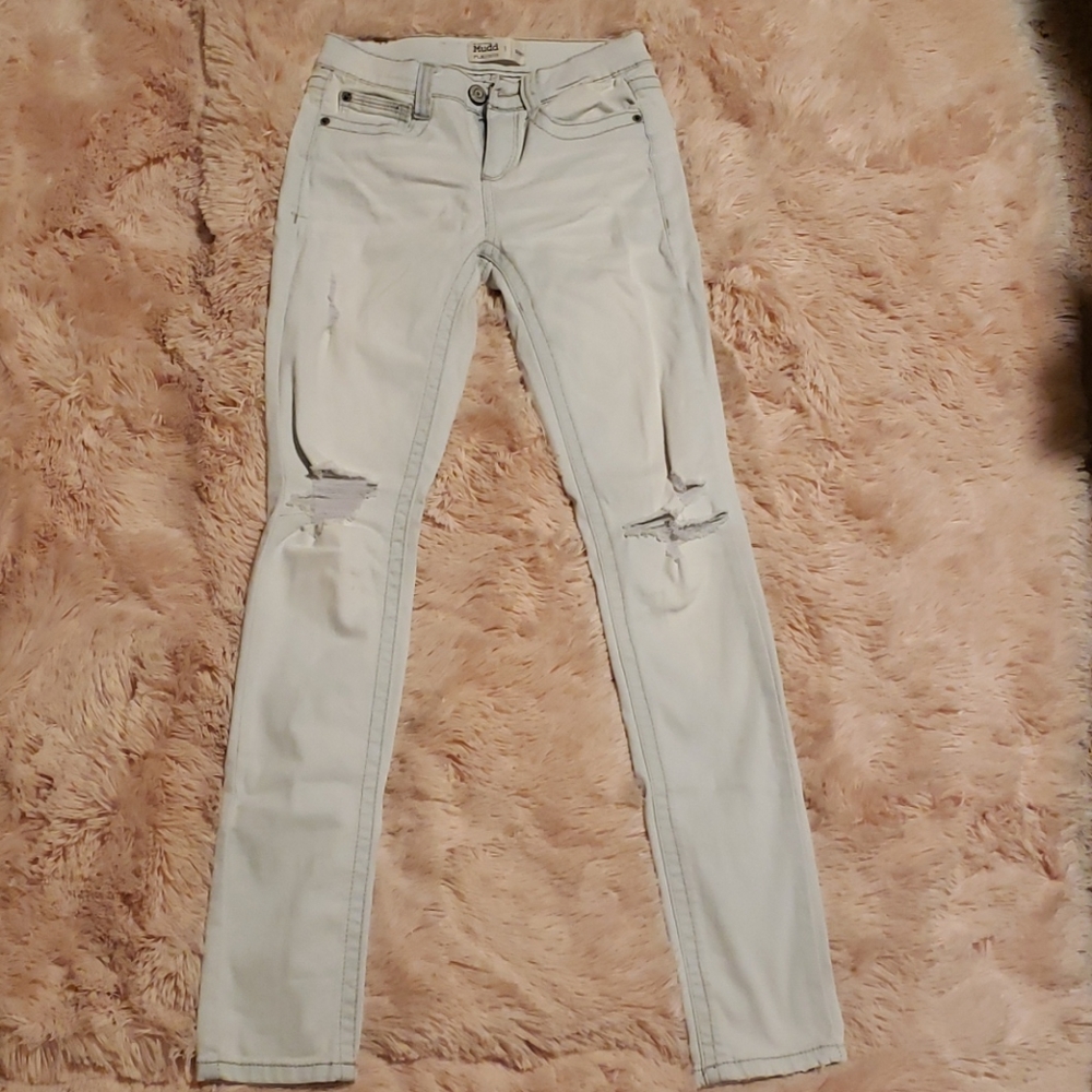 Super cute and stretchy light wash mudd Jean's